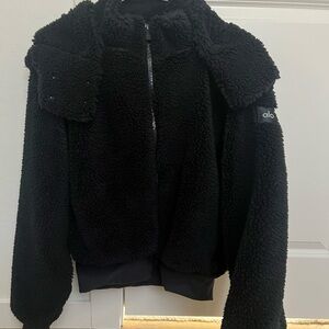 Worn twice like brand new alo Sherpa coat size M
